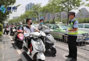 騎車不戴頭盔識別思想者跨域公司